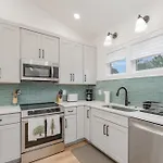 Modern 12 South Loft Walk To Shops Eats & Coffee * Nashville