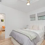 Apartment Modern 12 South Loft Walk To Shops Eats & Coffee *