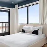 Hotel The Eighteen By Kasa 4*