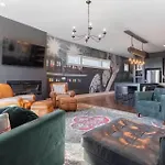 Cashs Speakeasy By Local Holiday home *