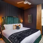 Holiday home The Gilded Getaway By Local
