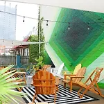 Sleeps 24 12 Suites In Walkable Sobro Near Downtown - By Avantstay