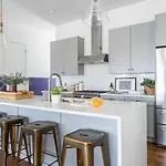 Sleeps 24 2 Homes Minutes To Downtownbroadway Faith Barbara By Avantstay