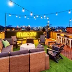 Skyline Views With Double Rooftop Deck & Game Room