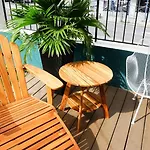 Sleeps 8 4 Sobro Guest House Near Live Music Dining More - By Avantstay