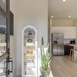 Stunning New Build In East Nash Minutes To Broadway The Stage By Avantstay