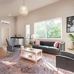 The Vault Royale By Local Holiday home *