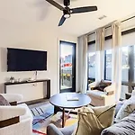 Sleeps 24 4 Modern Midtown Apartments W Gym Pool Walkable To Shops Eats