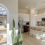 Stunning New Build In East Nash Minutes To Broadway The Stage By Avantstay