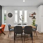 Holiday home New Modern 4br Extended - Fully Equipped - Workspace - Parking *