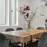 Holiday home New Modern 4br Extended - Fully Equipped - Workspace - Parking Nashville