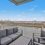 Holiday home Modern 2 Bdr W River View Balcony Walk To Dt *