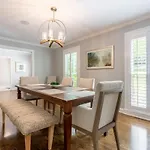 The Eloise By Local Holiday home