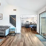 3br Lakefront In With Bbq & Hot Tub *