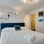 The Myrtle By Local Holiday home *