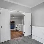 The Elliott By Local Holiday home *