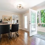 The Eloise By Local Holiday home