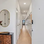 Modern 2 Bdr W River View Balcony Walk To Dt *