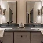 Holiday home The Vault Royale By Local *