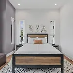 New Modern 4br Extended - Fully Equipped - Workspace - Parking