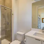 Newly Built 4Bdr Townhome W Balcony Minutes To Broadway Lischey By Avantstay