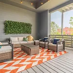 Holiday home The Broadway Lounge By Local *
