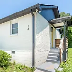 The Good Vibes By Local Holiday home