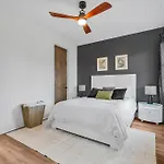 Holiday home New Modern 4br Extended - Fully Equipped - Workspace - Parking