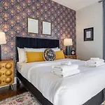Holiday home Cashs Speakeasy By Local