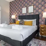 Cashs Speakeasy By Local Holiday home *