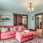 The Honey Bee By Local Apartment Nashville