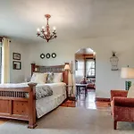 Apartment The Honey Bee By Local *