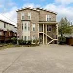 Apartment Steps From Hillsboro Village, Downtown 9 Mins Away *