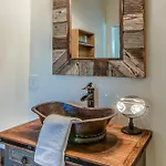 Rustic Walkable To Music Row! By Local Apartment