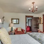 Apartment The Honey Bee By Local *