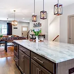 Waverly By Avantstay Nashville-Inspired Townhome W Luxury Kitchen Pool Table