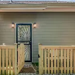 Rustic Walkable To Music Row! By Local Apartment