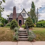 The Honey Bee Suite By Stay Local Nashville