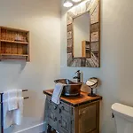 Rustic Walkable To Music Row! By Local Apartment *
