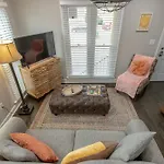 Apartment Steps From Hillsboro Village, Downtown 9 Mins Away *