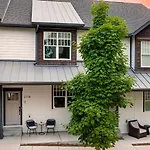 Waverly By Avantstay Nashville-Inspired Townhome W Luxury Kitchen Pool Table