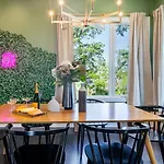 Rooftop Terrace 8 Min To Broadway Firepit Doralee By Avantstay