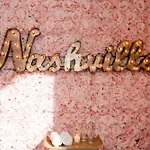 New Dollys Dream 12 Beds Downtown Nash Opry Karaoke