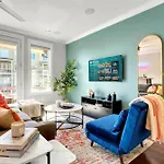 Lux Retreat 12 Beds Games Bar Holiday home *