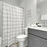 Lux Retreat 12 Beds Games Bar Holiday home Nashville