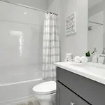 Lux Retreat 12 Beds Games Bar Holiday home Nashville