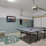 Lux Retreat 12 Beds Games Bar * Nashville