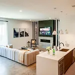Close To The Gulch - Book Today * Nashville