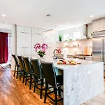 Dolly\'S Big House - 18 Beds Skydeck Views