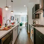 King & Queen 2 Homes - 24 Beds City Views